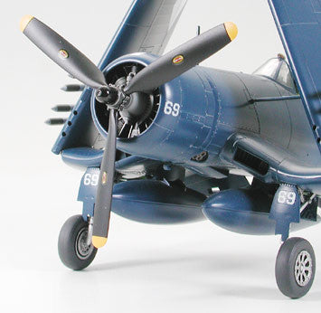 Vought F4U-1D Corsair® w/"Moto-Tug" (1/48 Scale)